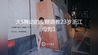 带着别人的老婆来她家楼下车震她老公在楼上喔很刺激