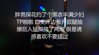 潜入公园女厕偷拍一个高跟制服少妇 不小心被发现了赶紧跑