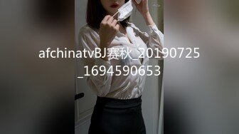 [MP4/ 467M] 粉穴红唇骚骚美女大战头套男，舔奶子撕裆揉逼跳蛋震动很享受