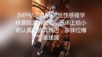 【自整理】练习瑜伽的苗条少女把紧身裤剪个破洞做一字马劈叉，这下不勒小逼了！【203V】 (178)