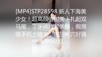 极品颜值小嫩货美少女【狗花】，温柔甜甜的声音，撩起衣服小露逼逼非常诱人，风流骚话诱惑网友