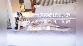 熟女人妻 嘴里吃着大肉棒 屁眼插着假鸡吧 逼里插着振动棒 真舒坦 一个洞也不闲着 肥鲍鱼不停流淫水