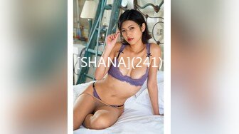 吃掉甜甜圈大白美乳妹子大黑牛自慰诱惑，特写大黑牛头部插入掰穴手指扣弄