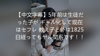 性感、撩人、讲究剪裁……莎拉是典型的黑发美女，蓝眼睛，西装外套、衬衫和街上最短的裙子。如果她修长、性