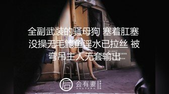 制服黑丝露脸还不错的妹子发情了，自己揉圆润的大奶子，茂密黑丛林道具自插很有激情，叫声骚浪很想撸一发