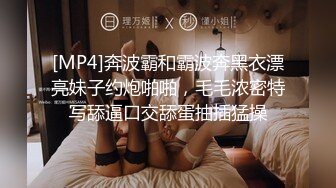 4P淫乱小少妇，颜值不错让几个小哥轮番玩弄，都是年轻小伙这谁受得了，揉奶玩逼特写展示，草嘴又草逼真刺激