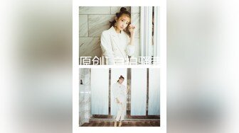 公园女厕偶遇漂亮的网红小姐姐人美B更美