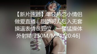 长发及腰烈焰红唇新人小姐姐，解开睡衣搔首弄姿