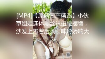 穿上少婦的絲襪滿足她的慾望