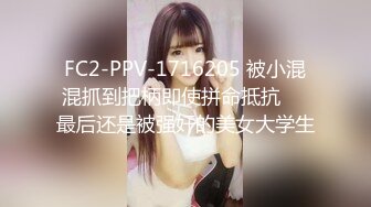 酒店约操极品红唇网红级兼职美女，OL包臀裙黑丝，跪地口交舌头很灵活，开档丝袜掰穴，射的有点快搞完按摩