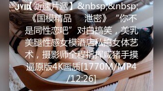 颜值不错的奶油甜心打着手游逼里塞着跳蛋，完事给大哥舔鸡巴享受大哥的抽插，各种体位啪啪浪荡呻吟不止