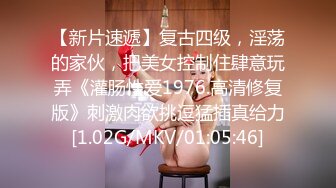 [MP4/ 303M] 尤物级女神御姐 真会打扮啊 白皙肉体黑色衣服勾人性福，吊带裹胸往上一扒就舔吸奶子