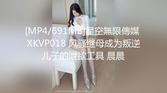 性幻想邻居巨乳媳妇好久了 终于找到机会百叶窗偸拍她用水舀子洗澡脱光之后一对奶子果然巨大手感一定不错好想抓一抓