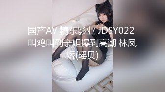 熟女的幸福全程露脸玩群P，情趣装加道具各种淫乱激情，几个熟女大姐把几个年轻小哥伺候的射了一次又一次