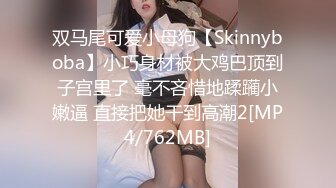 漂亮骚妈妈 床上就是你的骚母狗 就喜欢看妈妈的逼被大鸡吧操是吗 骚话不停 插的骚逼白浆直流