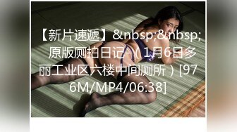 无套后入娇小妹子，大白屁股奶子很软