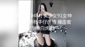 会所技师上钟了 女技师手口奶并用 搞得男客人欲火难耐，最后抱着女技师的头一顿疯狂抽插射嘴里！