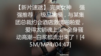 超大巨乳E奶新人妹子长相甜美全裸诱惑，揉搓晃动奶子舔弄奶头，看着就很想捏一下，近距离特写掰穴洞小