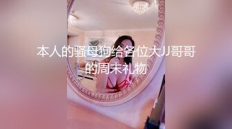 娱乐城女厕穿呢大衣运动裤姿色美妇,不停蠕动的圆形唇肉真心诱人