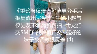 屌3洞：骚逼撅起屁股等着肌肉攻的进入 身材超级棒