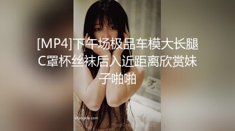 冷艳气质黑衣高素质外围美女沙发上激情，跪着按头插嘴，舔爽了就开始做，速度搞完一炮休息，接连第二炮爽翻