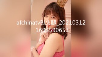 [MP4/ 257M] 淫靡婚纱 绿帽贡献妻子给别人玩，穿着婚纱被单男拽着头发肏，自己只能看着老婆被内射撸