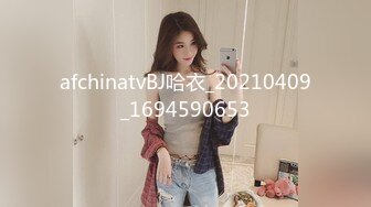 美乳美尻妹子～一次被两根肉棒喂饱饱