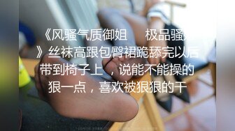 当代大学真实生活,美腿大学妹课堂上就开秀,老师上面讲课,自己坐最後壹排发臊,同学不停往这里看