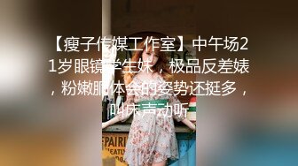 又大又软奶子撩下内裤一顿揉，深喉口交奶子夹屌乳交，第一视角抽插嫩穴，骑乘猛操晃动奶子，蜜桃大屁股后入