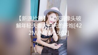 KTV内的淫乱现场，一起玩弄坐台小姐她唱歌小哥吃奶子，扒光了让小姐口交深喉，后入激情爆草浪荡呻吟