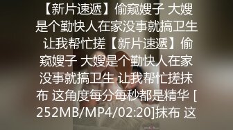 绿帽哥带两个单男艹媳妇,看着媳妇被干的高潮脸,还上去问是不是很爽啊老婆