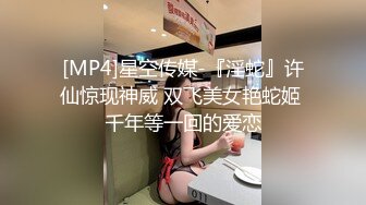 [MP4/ 734M] 网恋新人良家少妇吃饱喝足再操逼 撩起衣服吸奶子 抬起双腿激情爆操