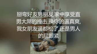 风骚女模特伺候两个小哥哥激情3P，全程露脸场面淫乱刺激，舔弄两个大鸡巴，前插后入各种玩弄，精彩不要错过