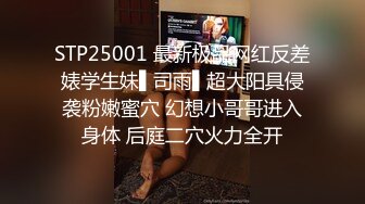 KKimKKimmy用极具勾引的眼神挑逗，口交深喉他巨大的鸡巴。