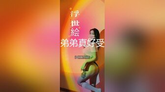 旅游景区全景偷拍几十位美女露脸撅起屁股尿尿逼毛浓密 (15)