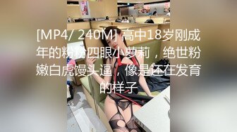 亚裔美女 被大洋吊无套输出 骚叫不停 拔枪射肚皮