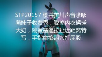 《魔手外购极品CP》快餐店女厕定点全景偸拍络绎不绝的小姐姐方便，几款阴毛挺性感，小美女抠逼闻闻味儿 (6)